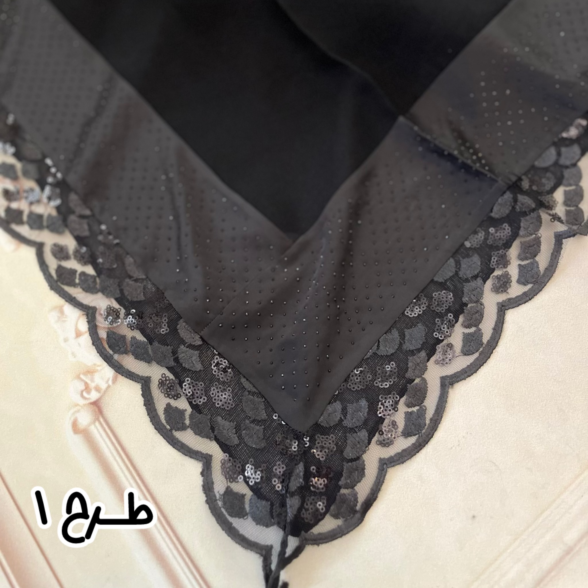 روسری نخی حاشیه کار شده